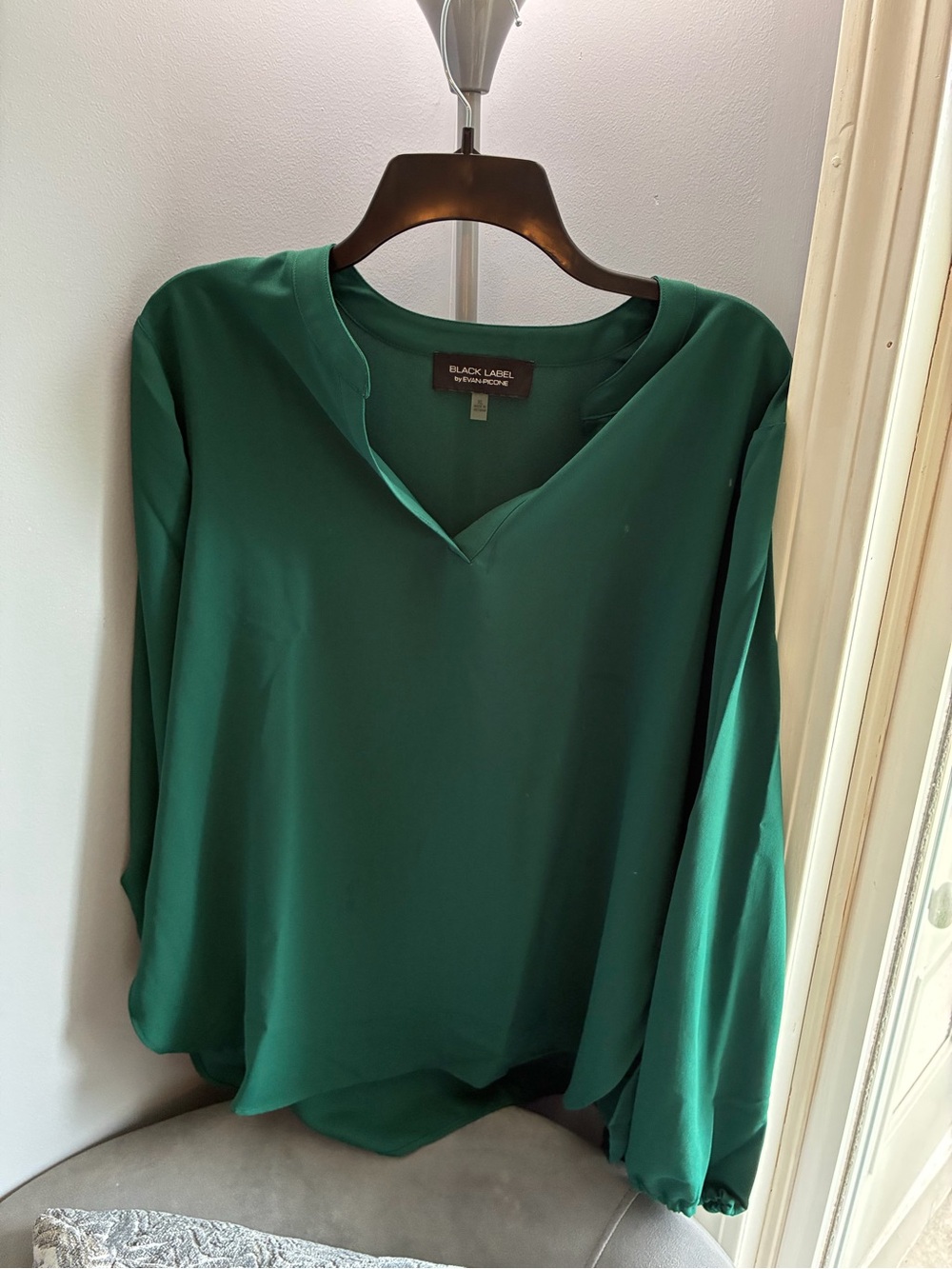 Black Label by Evan-Picone Emerald Green V-Neck Blouse